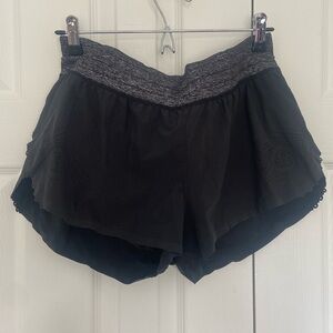 Lululemon running short 2.5”